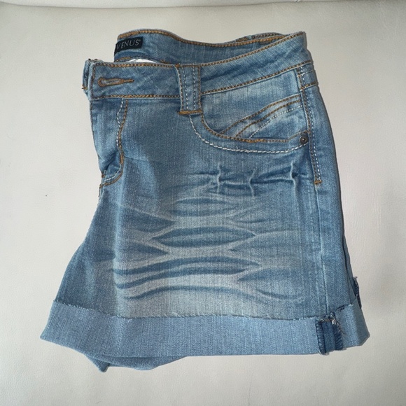 Venus Distressed Denim. Shorts Size 14. Women’s. Good Condition - Picture 2 of 3